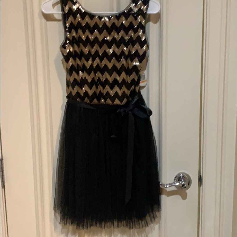 Black/gold sequin party dress